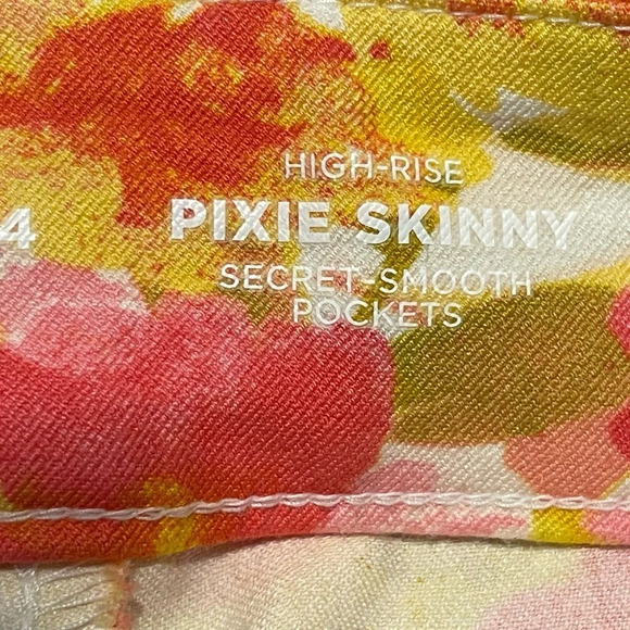 Old Navy Yellow Floral High Rise Pixie Skinny Pant Secret Smooth Pockets Size 24 - Picture 8 of 9
